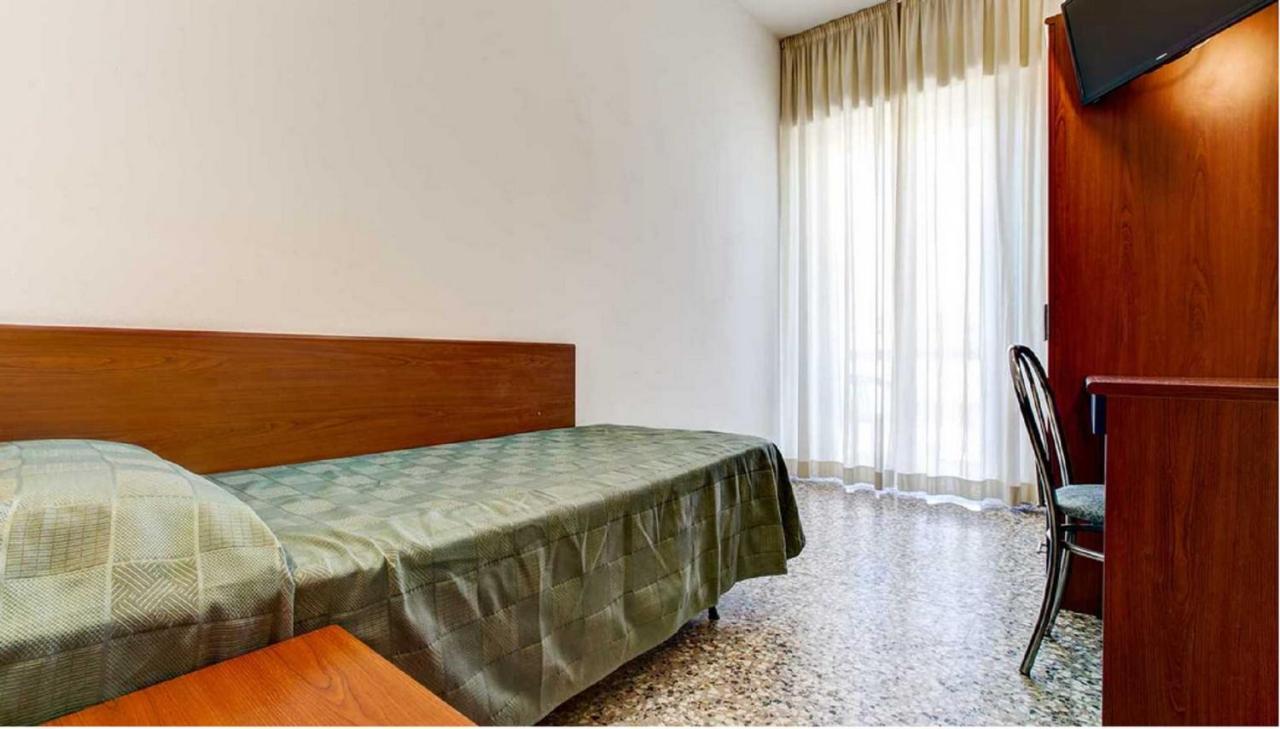 Hotel Atlas Римини Экстерьер фото