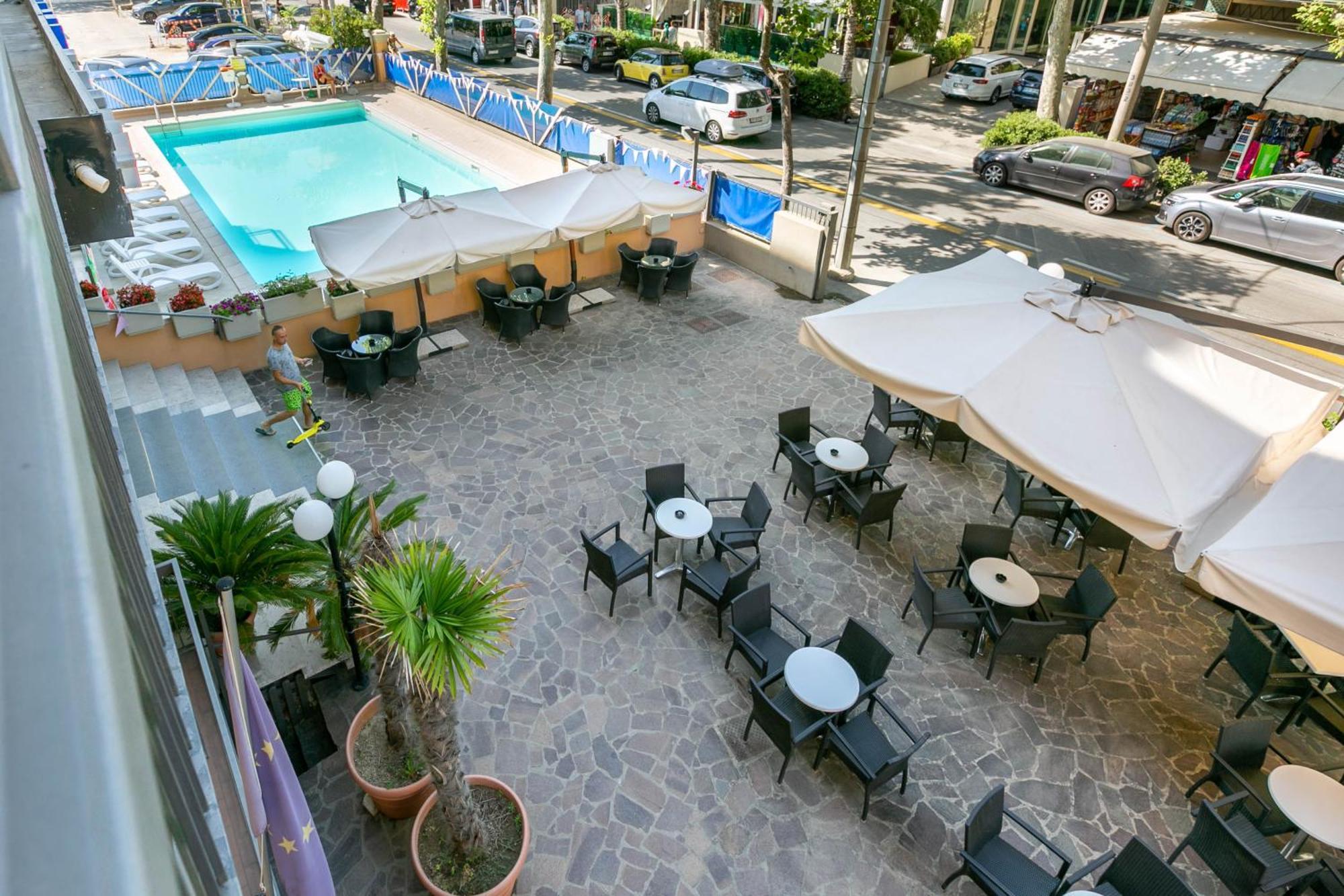 Hotel Atlas Римини Экстерьер фото
