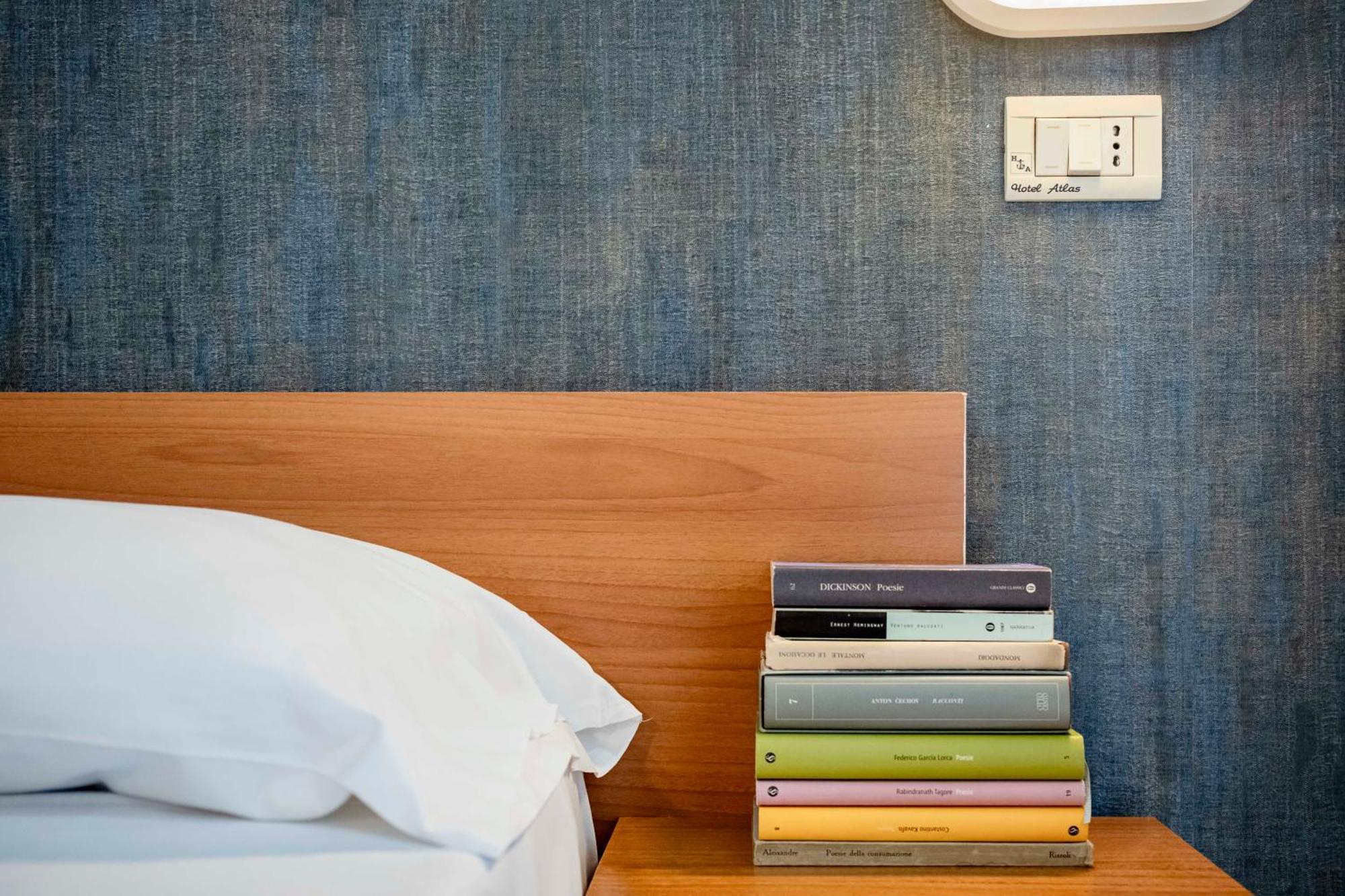 Hotel Atlas Римини Экстерьер фото
