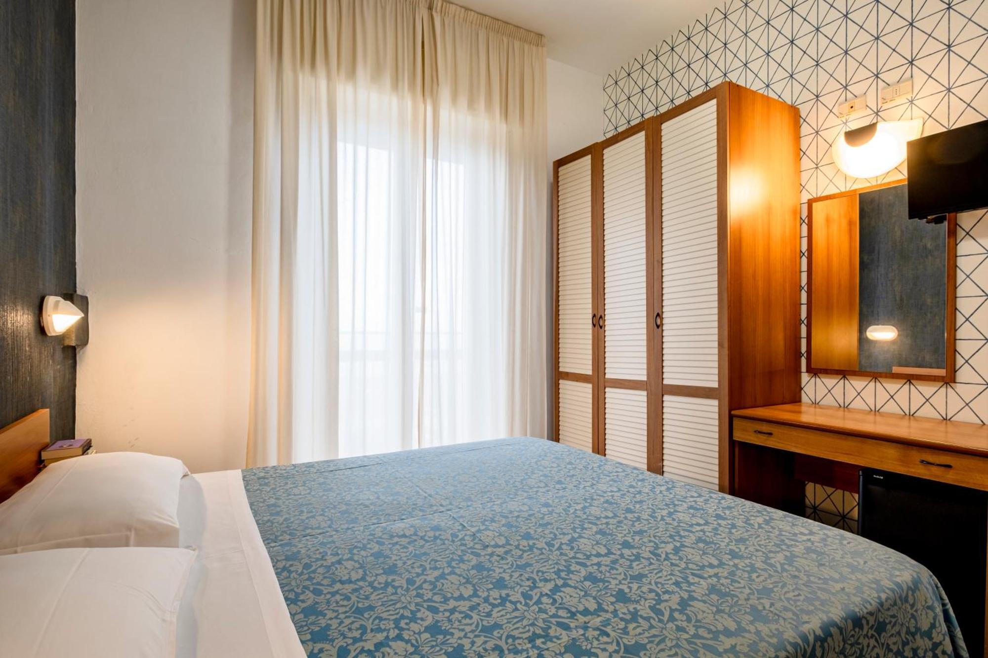 Hotel Atlas Римини Экстерьер фото