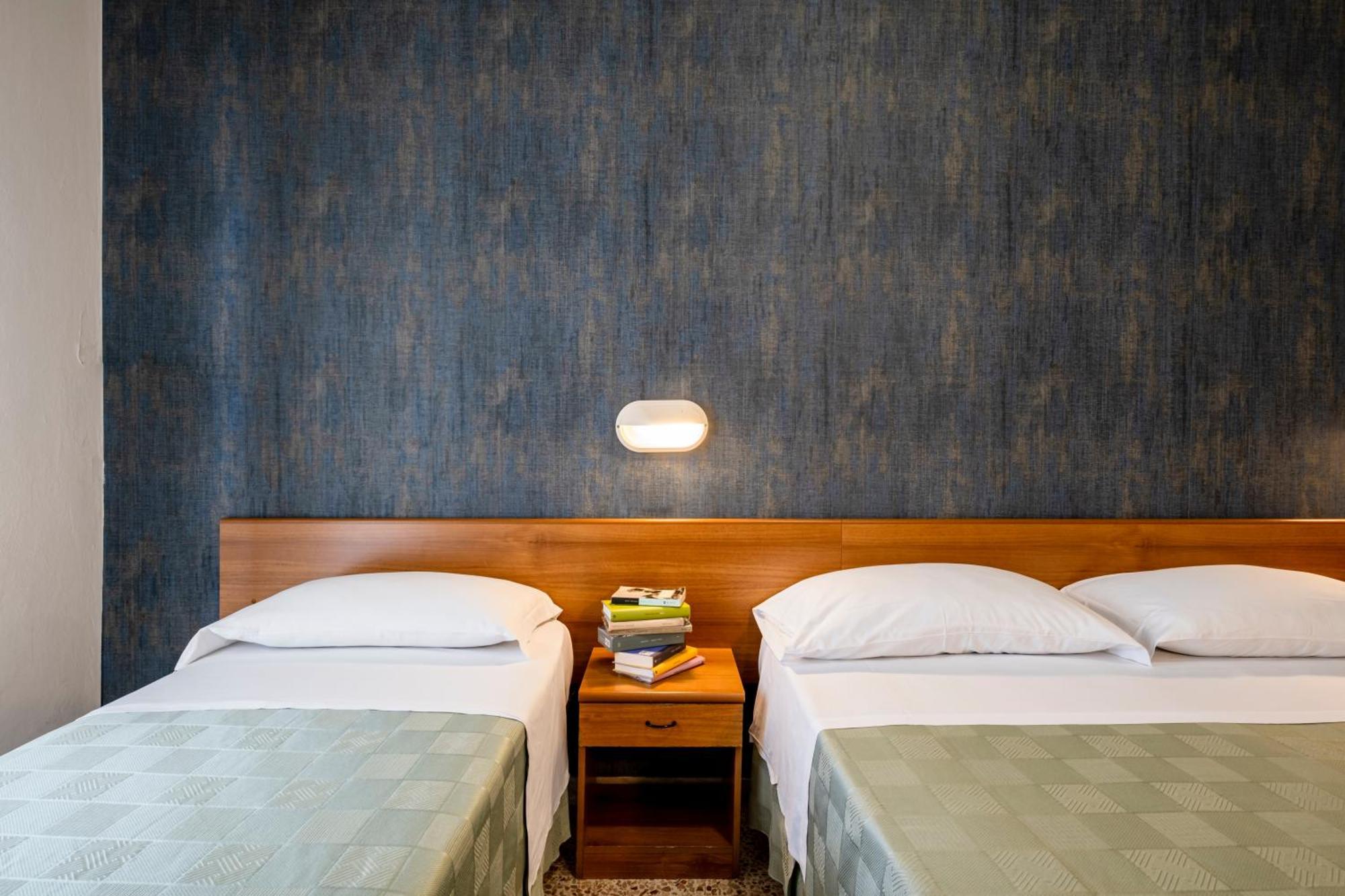 Hotel Atlas Римини Экстерьер фото