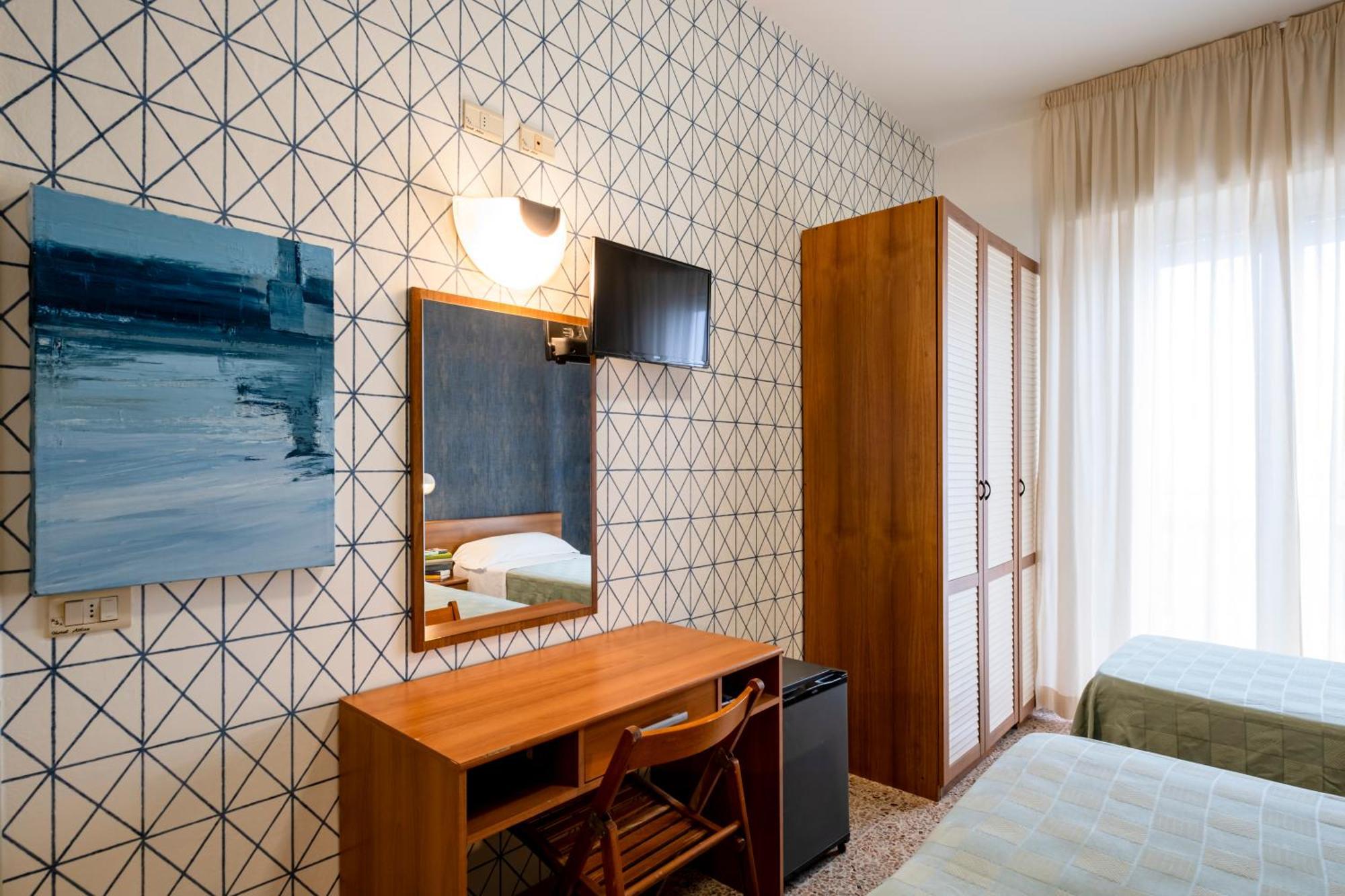 Hotel Atlas Римини Экстерьер фото