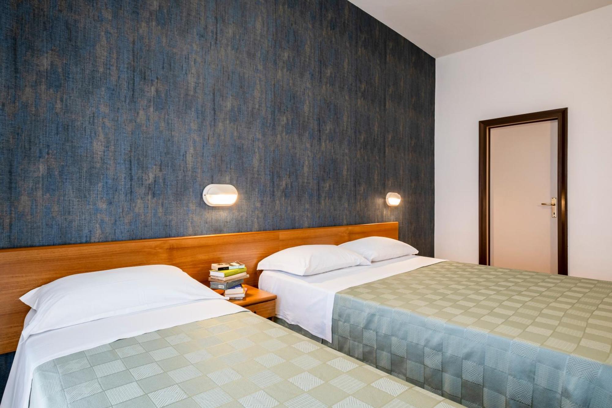 Hotel Atlas Римини Экстерьер фото