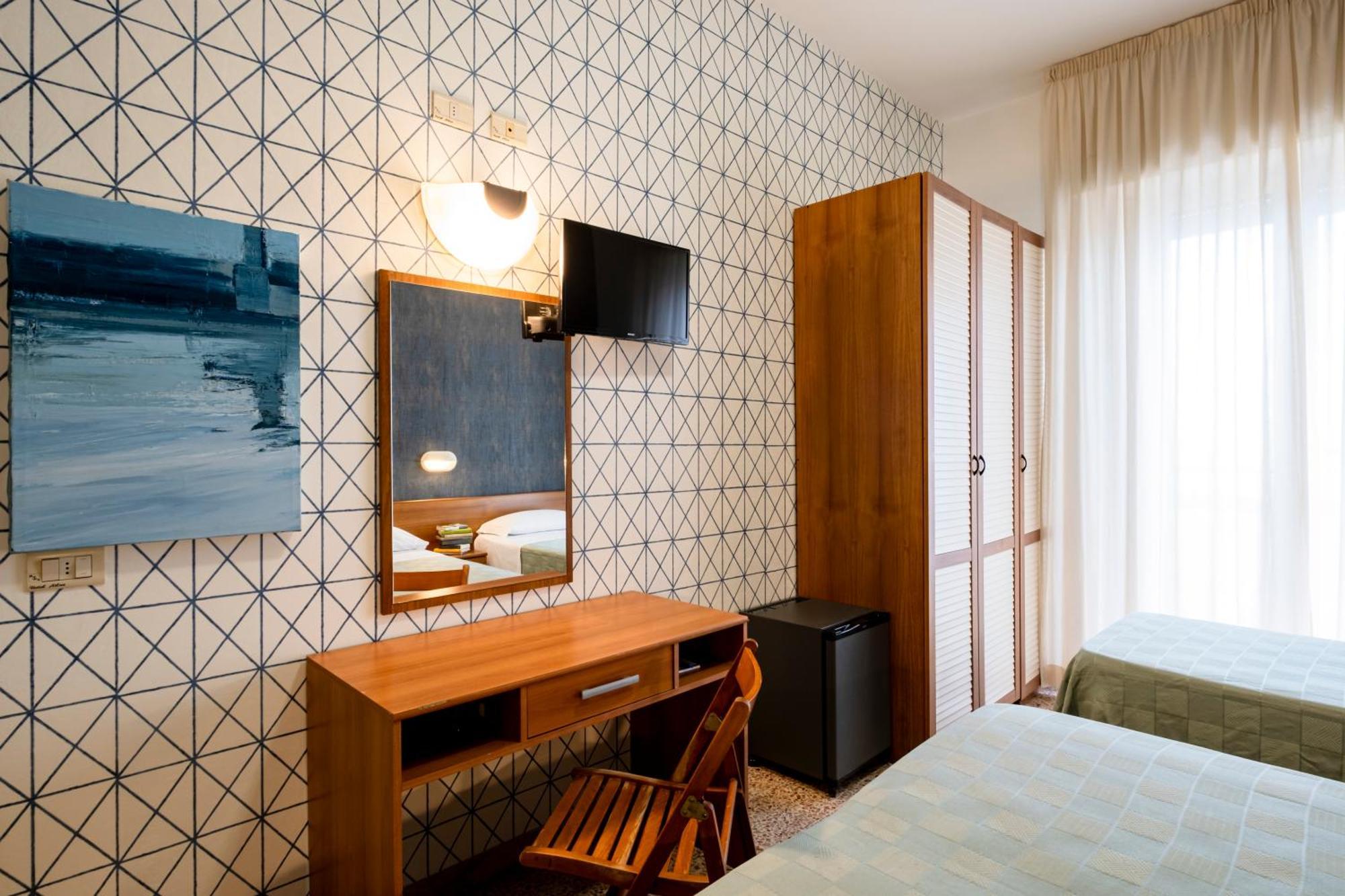 Hotel Atlas Римини Экстерьер фото