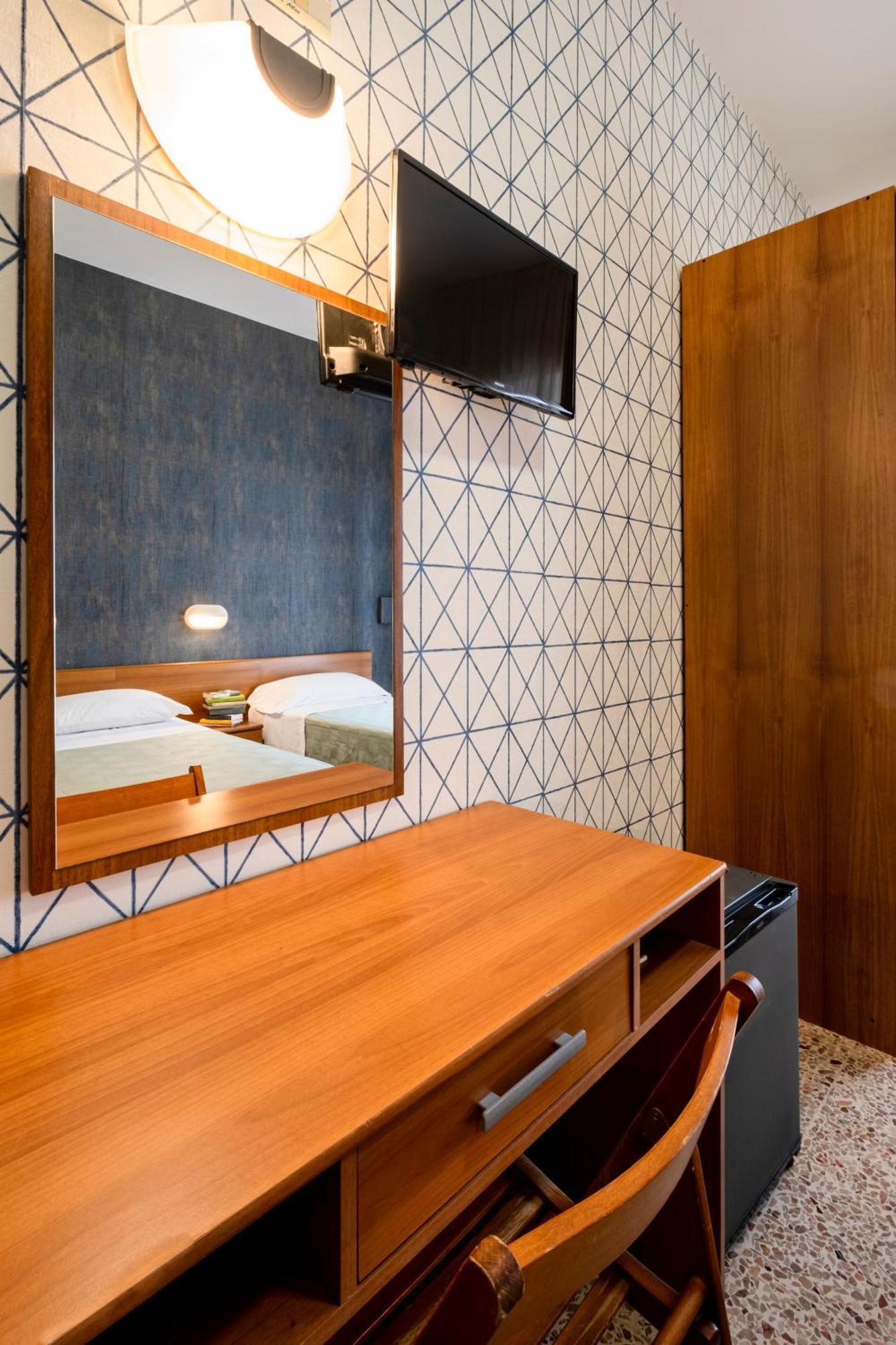 Hotel Atlas Римини Экстерьер фото