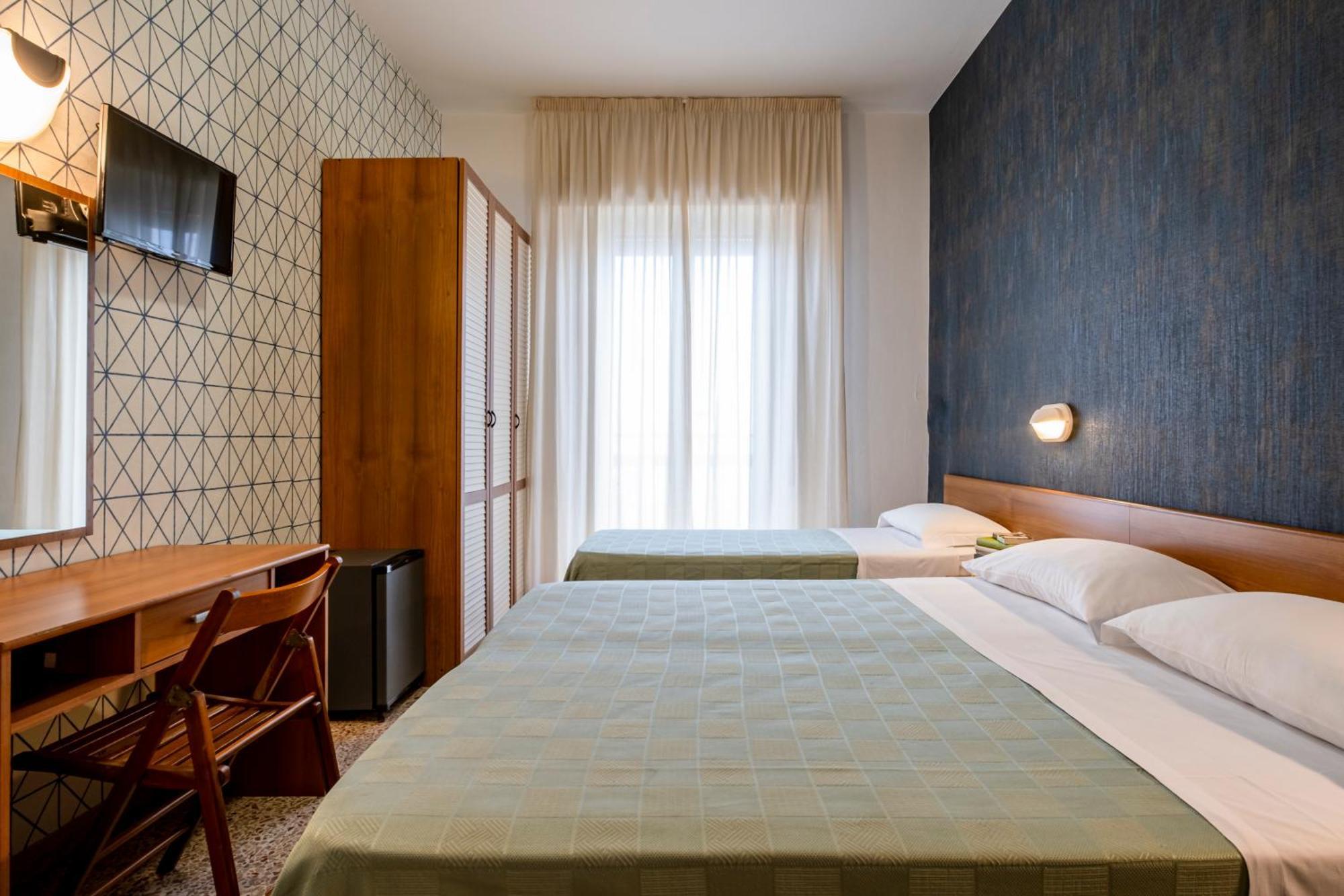 Hotel Atlas Римини Экстерьер фото