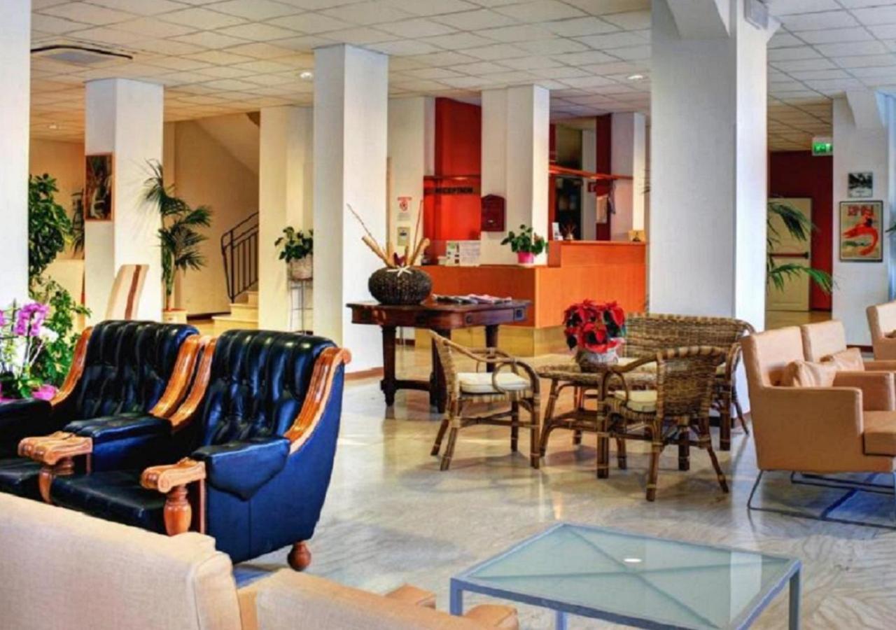 Hotel Atlas Римини Экстерьер фото
